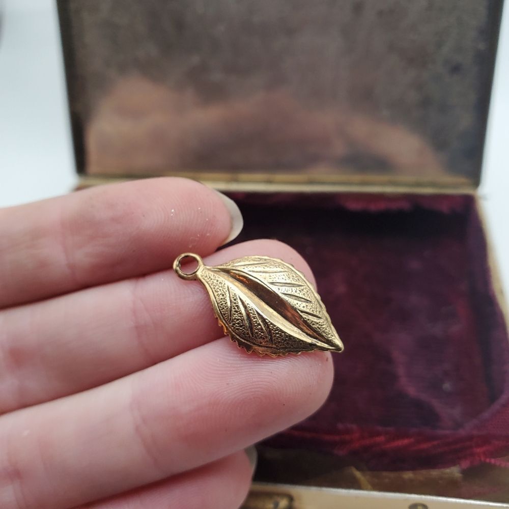 Fall leaf necklace‎ pendant